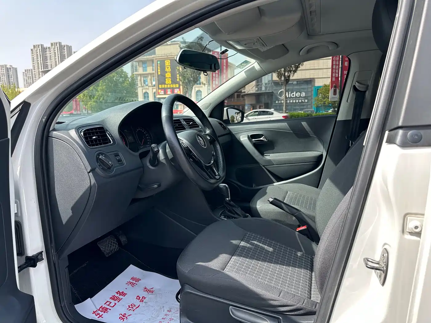 Volkswagen Polo 2016 1.6L Automatic Comfort фото 4