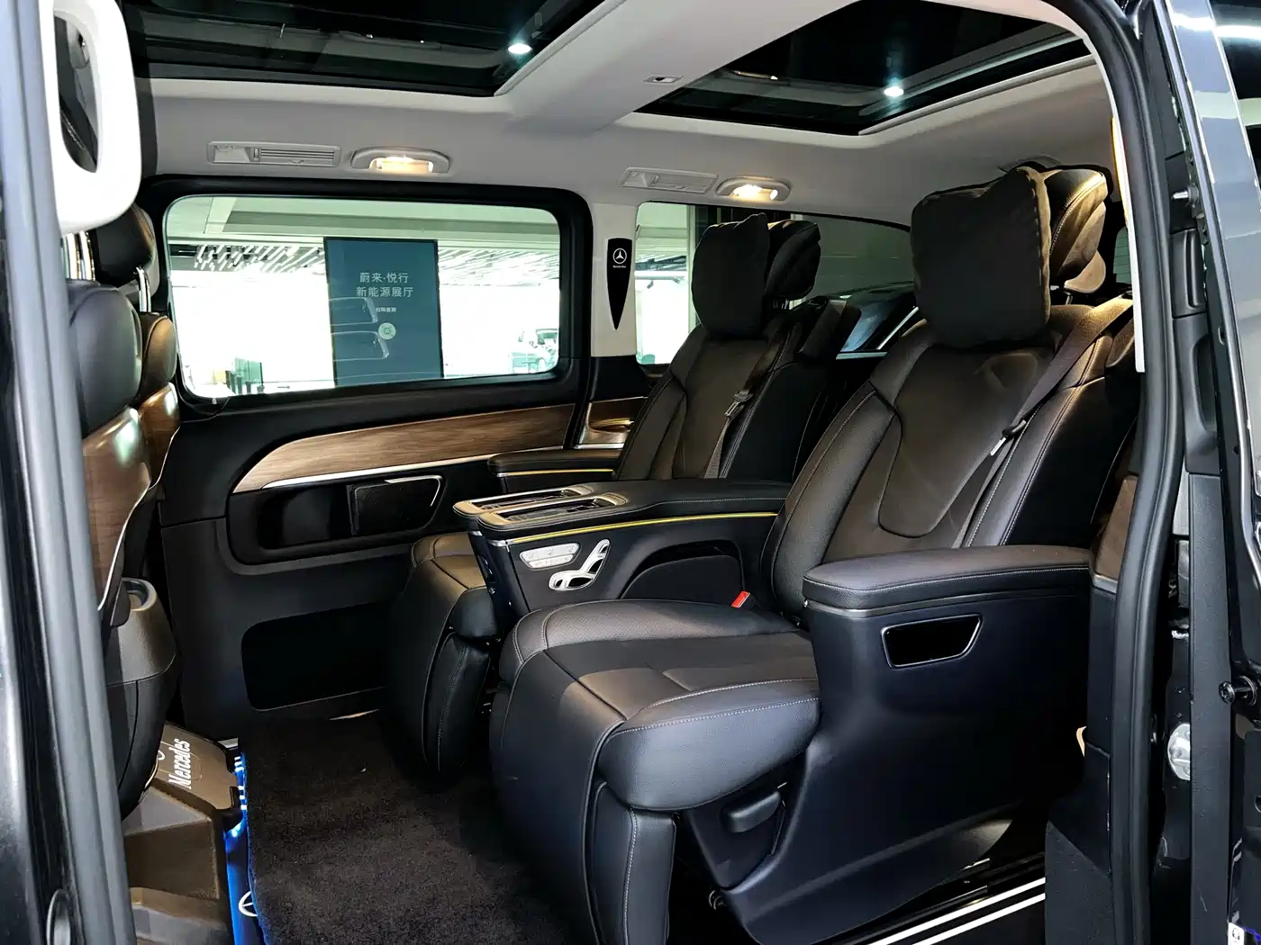 Mercedes-Benz V-Class 2020 Model V 260 L Long Wheelbase Luxury фото 9