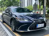Photo 3 - Lexus ES
