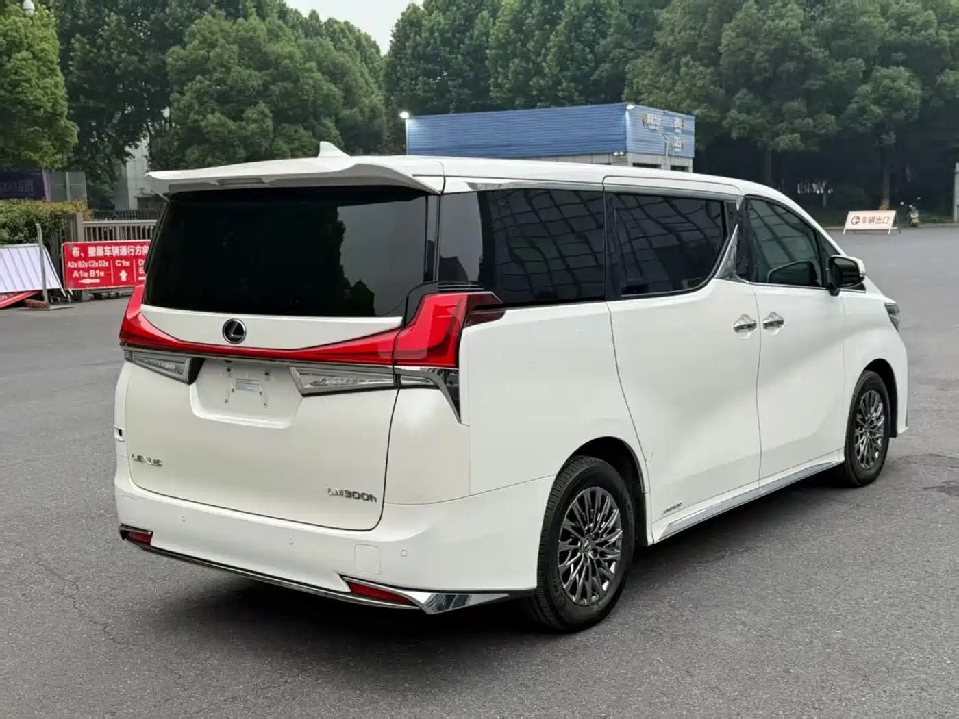 Lexus LM 2020 2020 300h 4-Seat Imperial Edition
