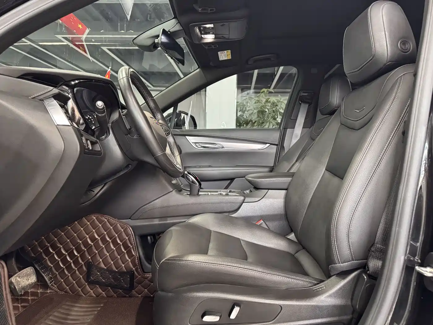Photo 7 - Cadillac XT6