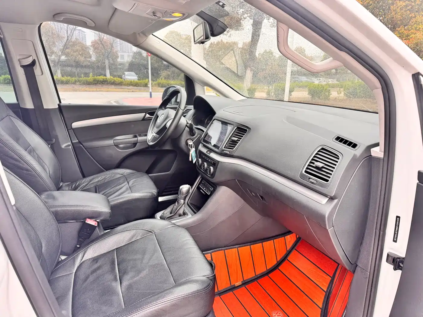 Volkswagen Sharan 2015 1.8TSI Comfort фото 6