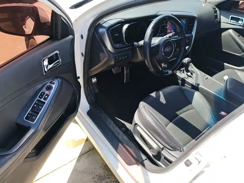 Photo 16 - Kia K5
