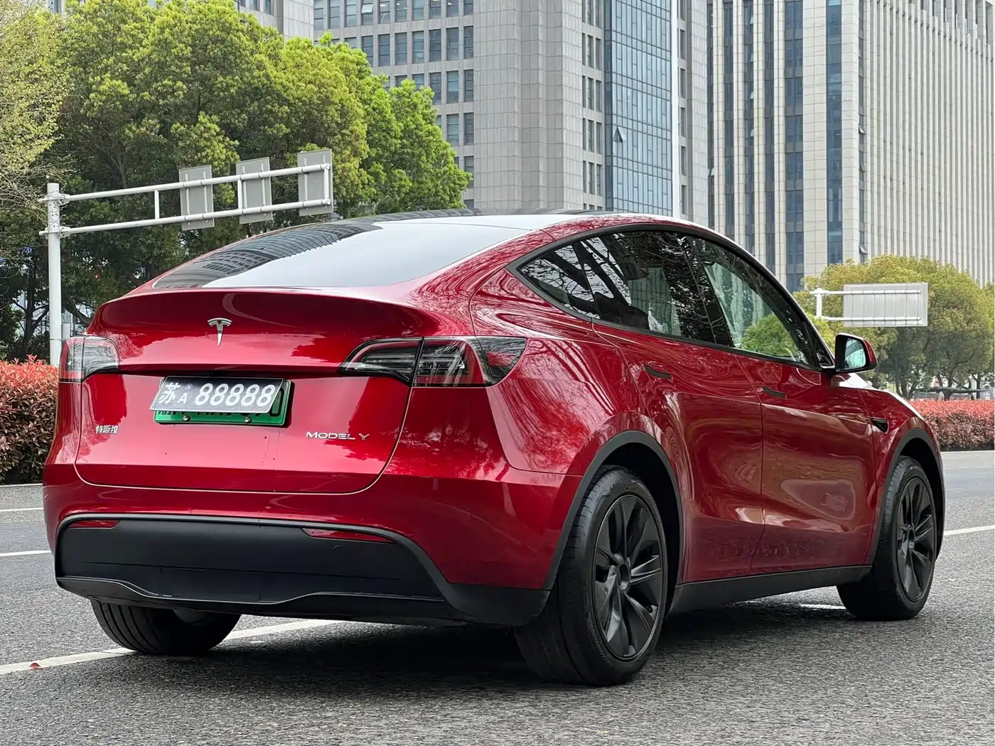 TESLA MODEL Y
