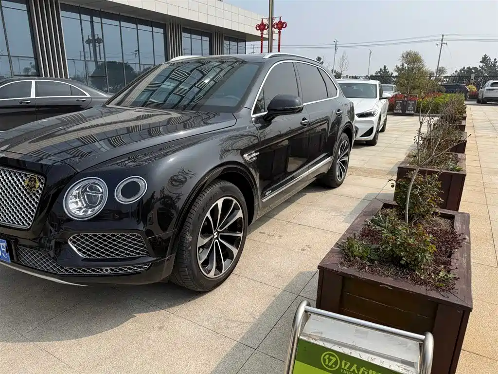 BENTLEY TIMYUE PLUG IN HYBRID