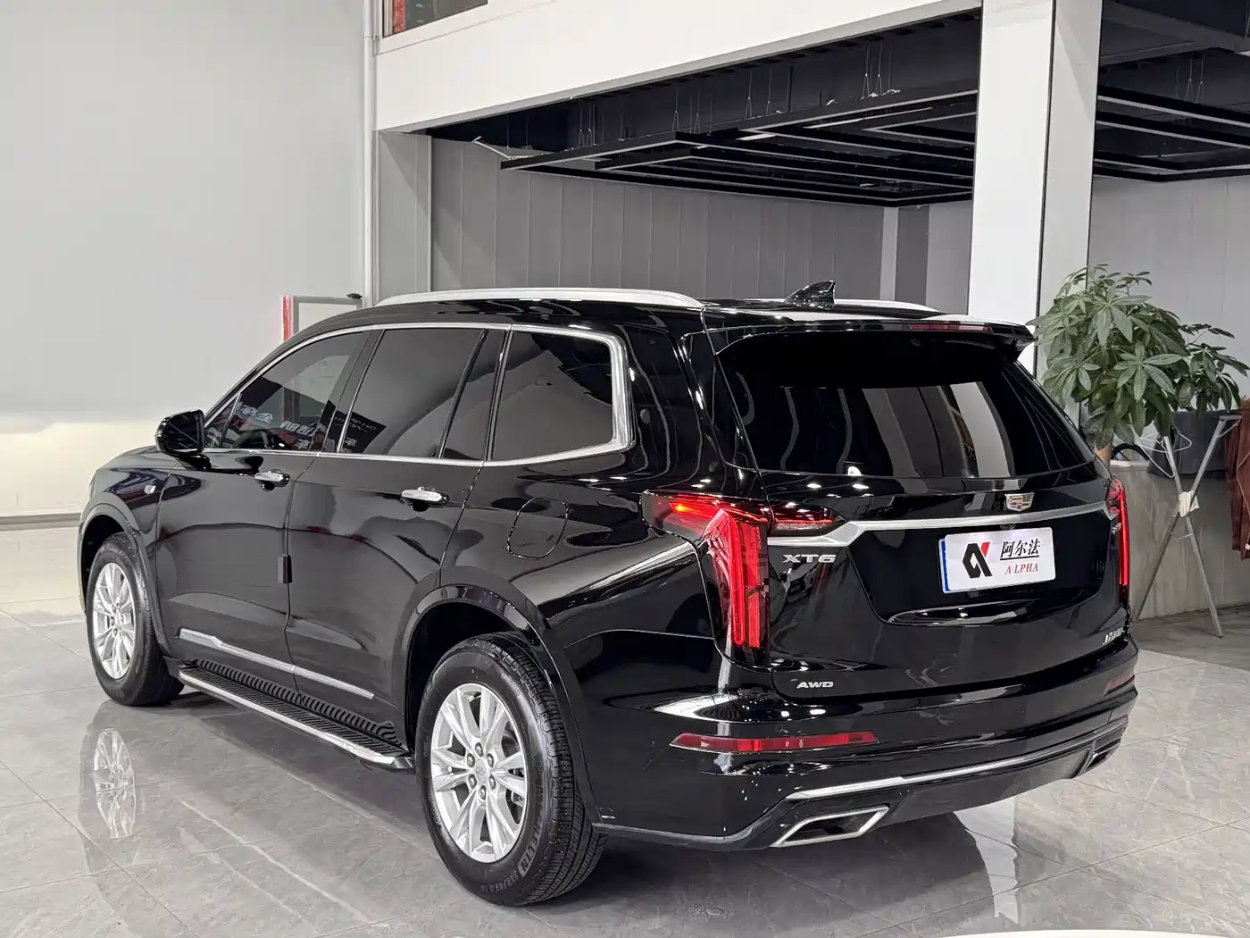 Photo 6 - Cadillac XT6