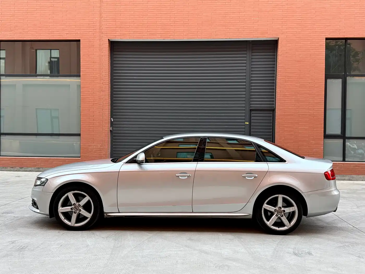 Audi A4L 2010 2.0 TFSI Standard фото 7