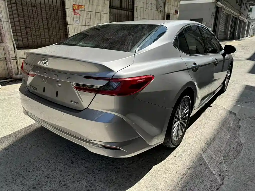 Toyota Camry 2024 2.0GVP Luxury Edition фото 9