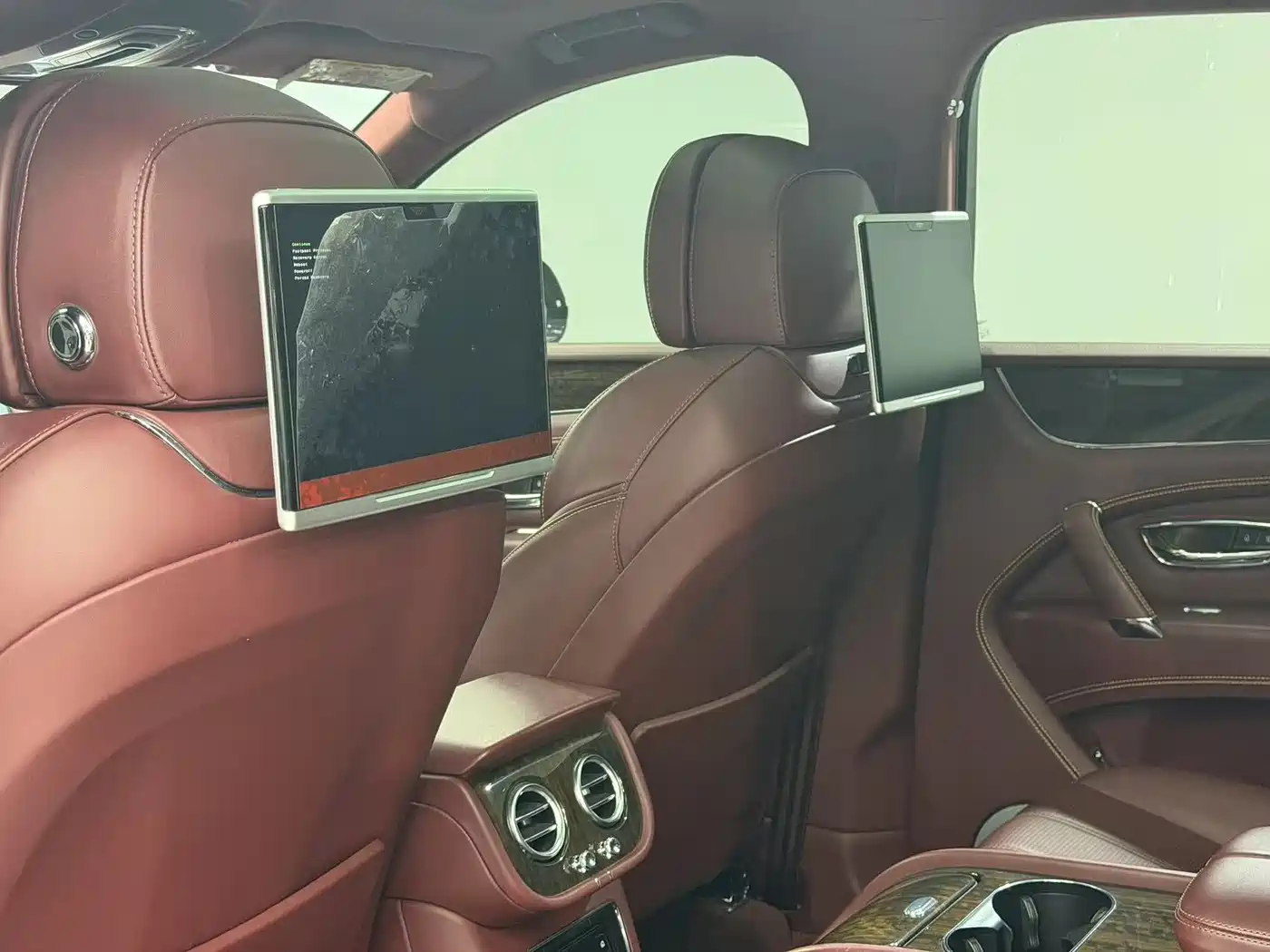 BENTLEY TIMYUE PLUG IN HYBRID