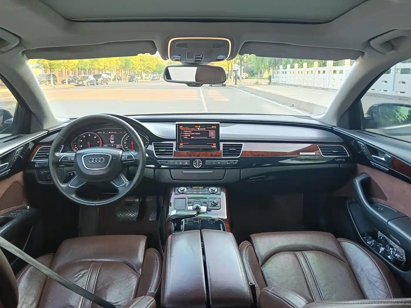 Фото 10 - Audi A8