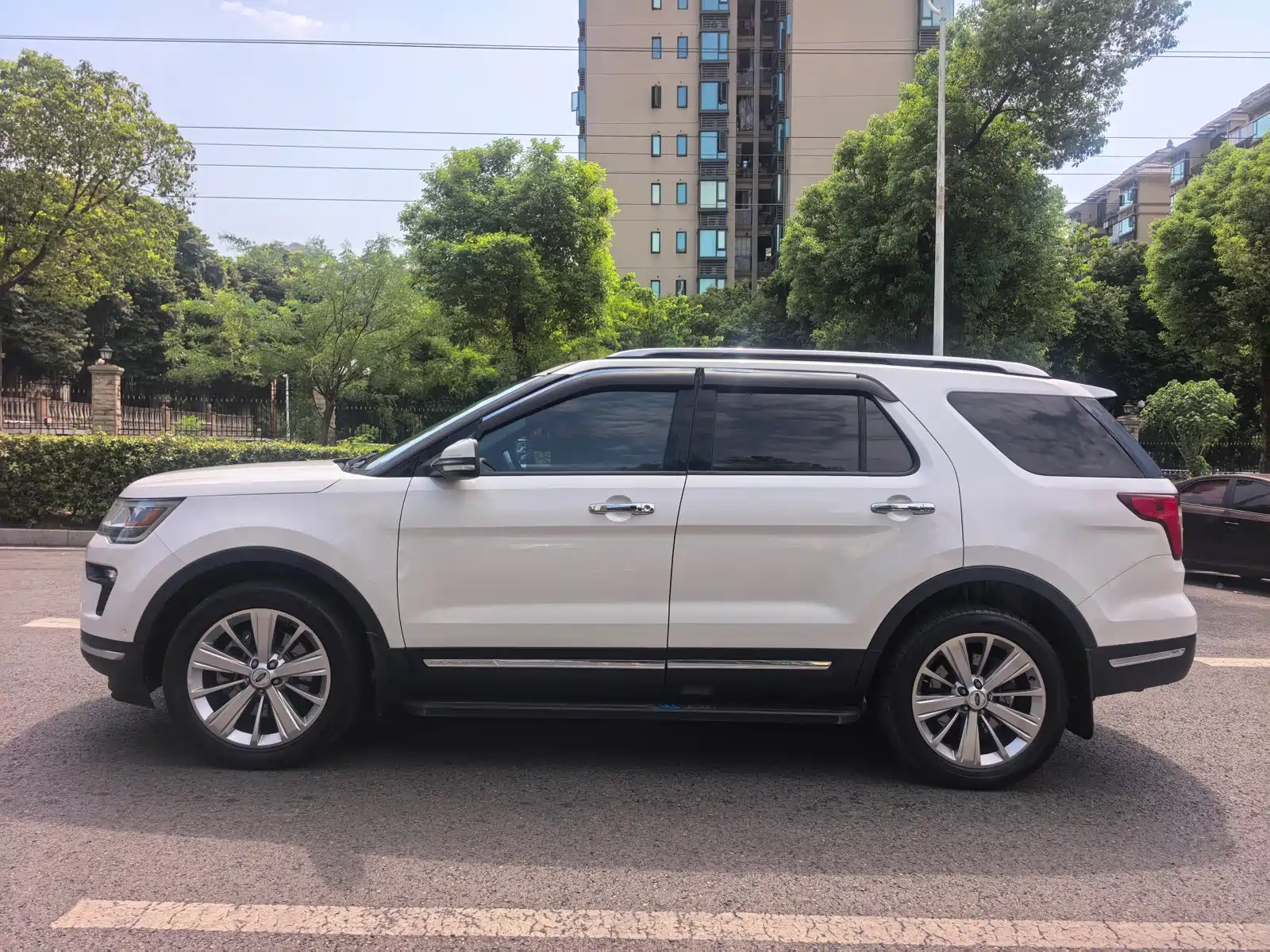 Фото 8 - Ford Explorer (Import)