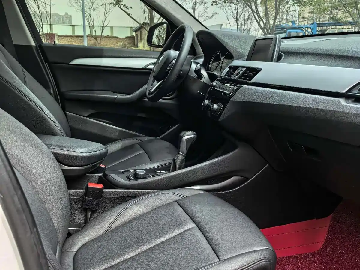 BMW X1 2019 sDrive18Li Fashion Model фото 3