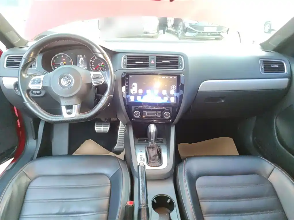 Volkswagen Sagitar 2013 2.0TSI GLI фото 12