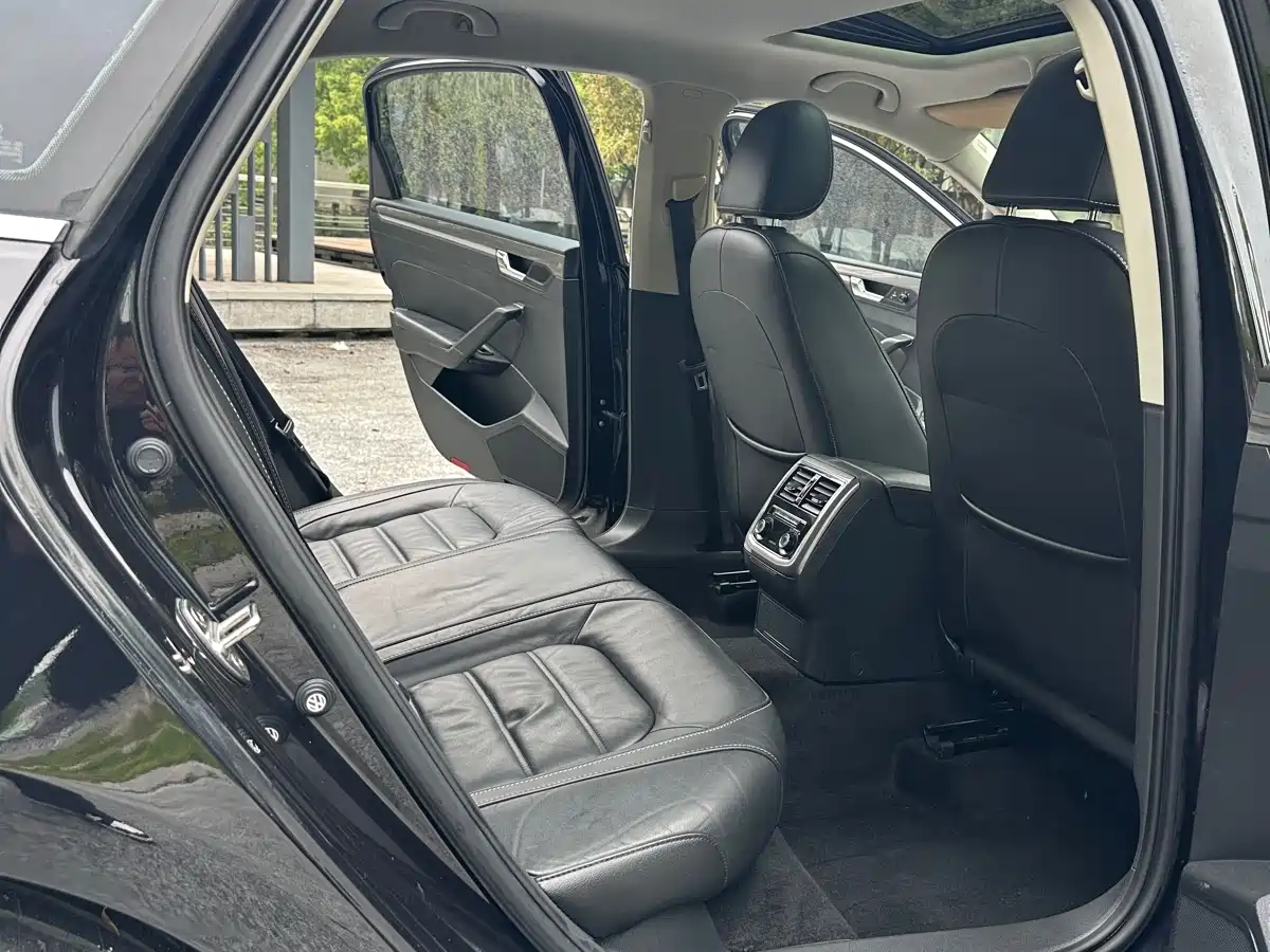 Volkswagen Passat 2017 330TSI DSG Prestige фото 13