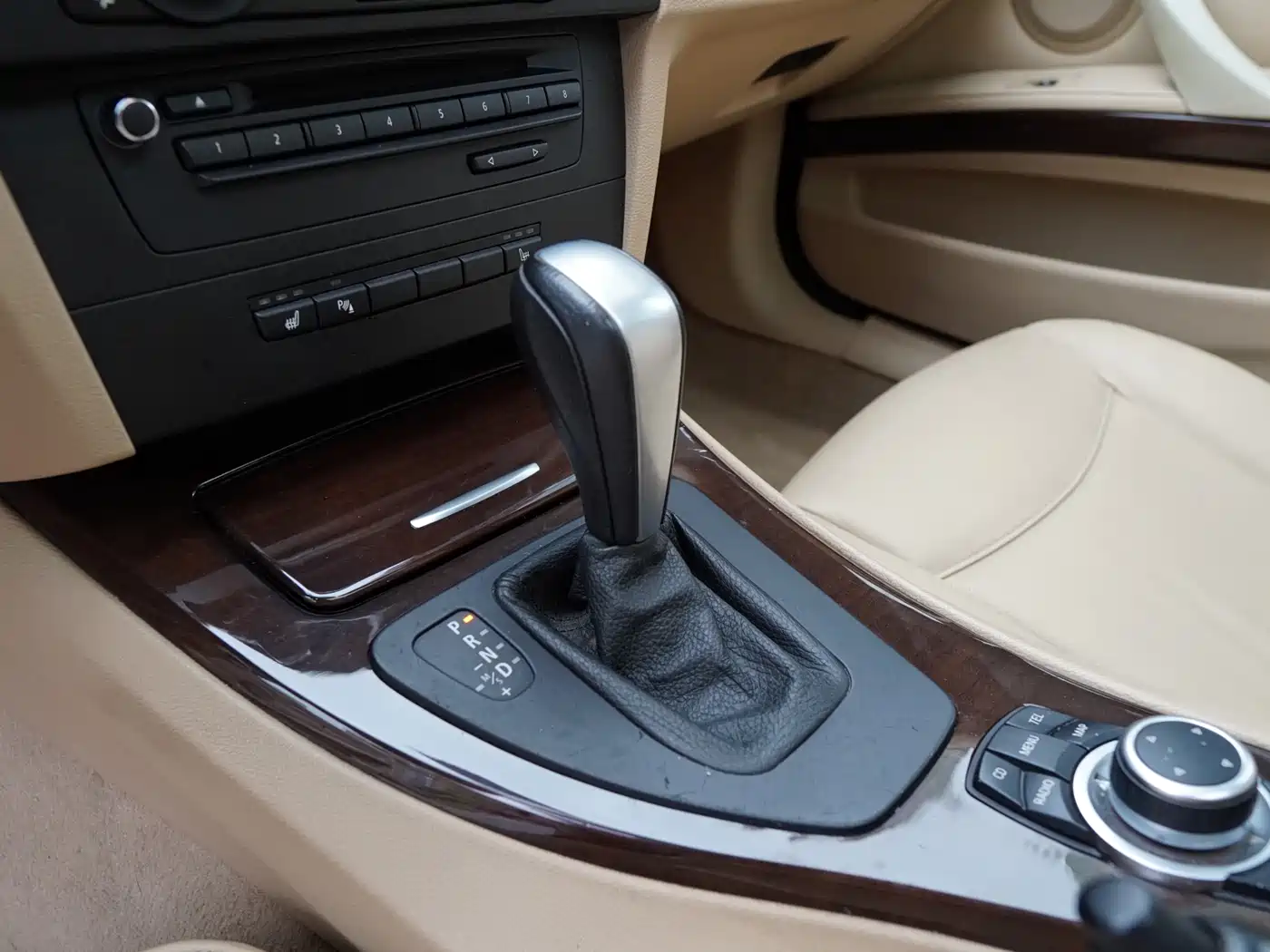 BMW 3 Series 2009 325i Luxury фото 20
