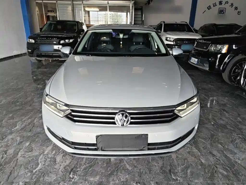 Photo 3 - Volkswagen Magotan