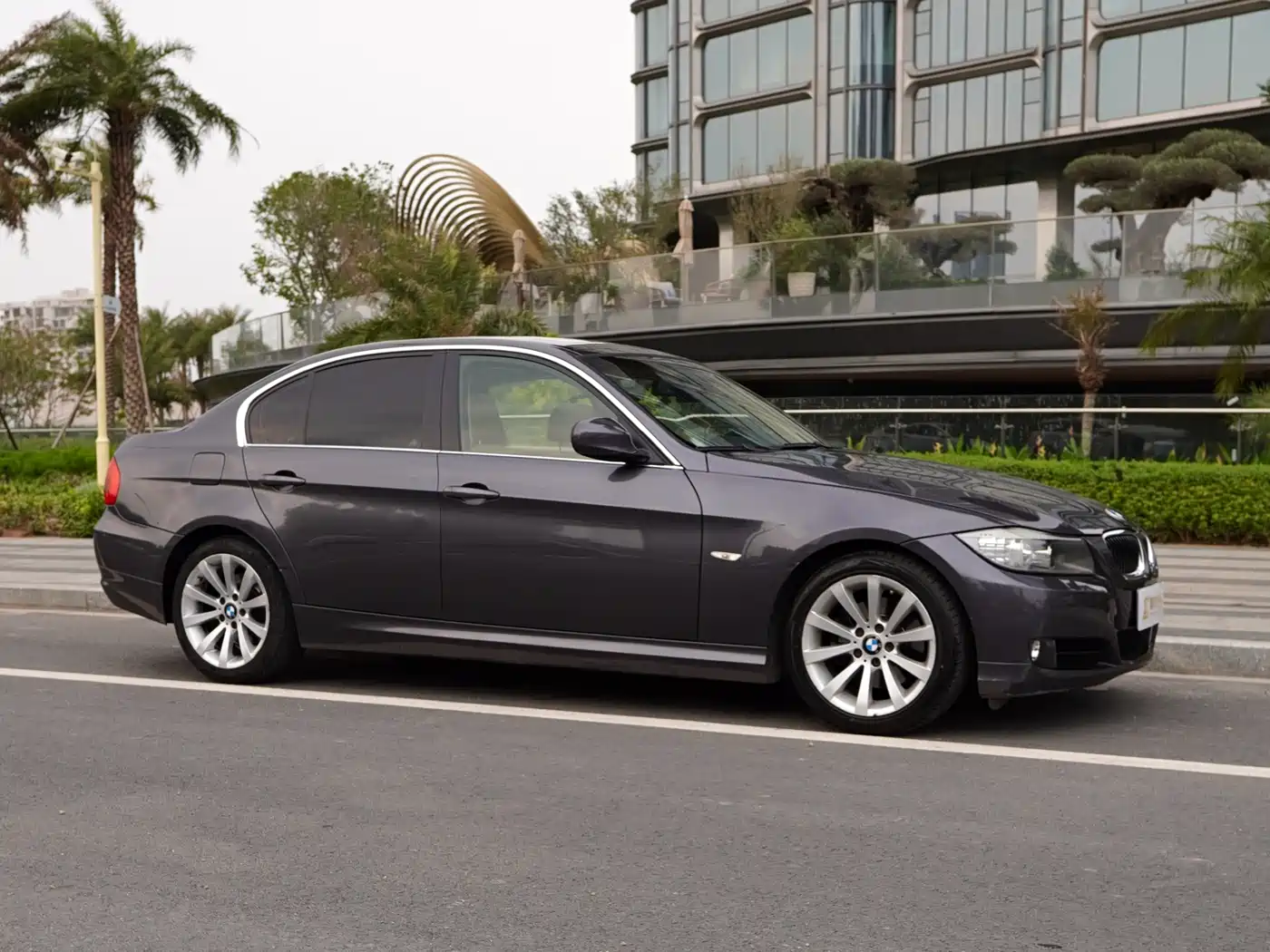 BMW 3 Series 2009 325i Luxury фото 3