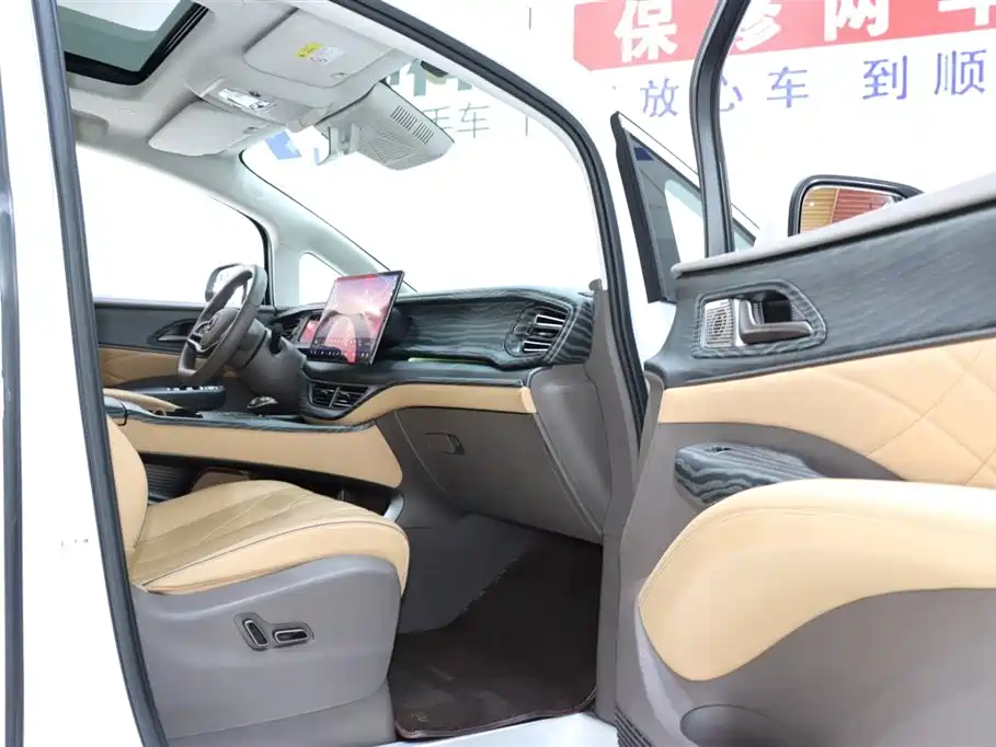 Denza D9 2022 DM-i 970 AWD Flagship фото 8