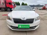 Фото 3 - Škoda Superb