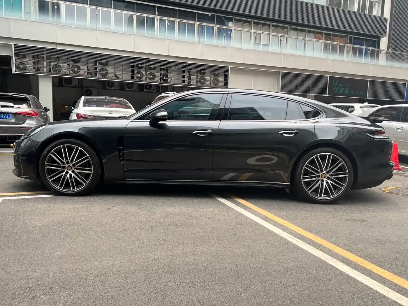 Porsche Panamera 2022 Panamera 4 Executive Long Wheelbase 2.9T фото 7