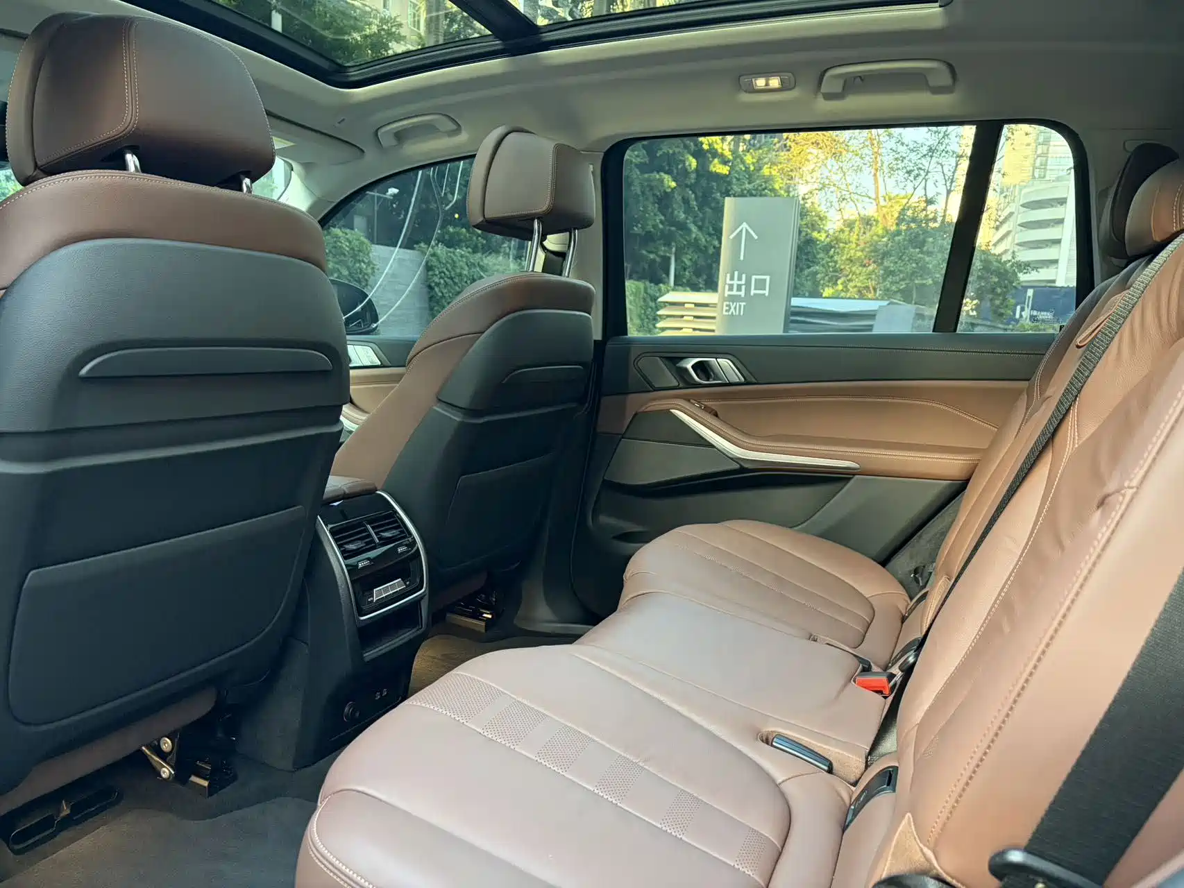 Photo 14 - BMW X7
