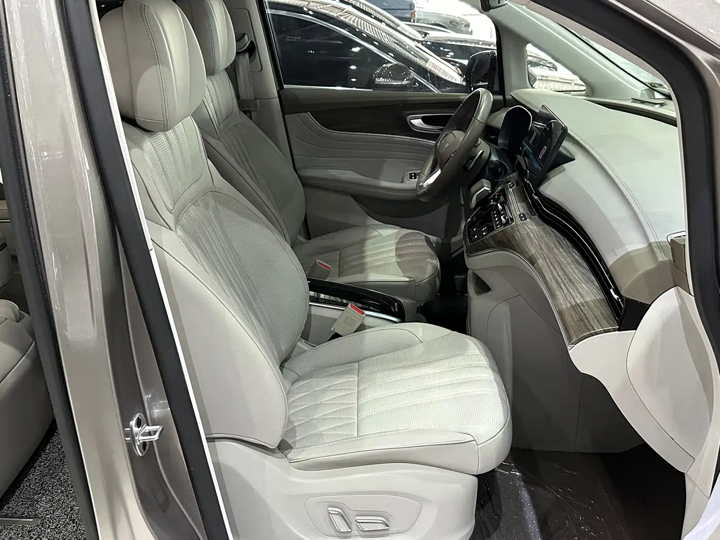 Roewe iMAX8 2024 2023 Model 400TGI Ultimate Enjoyment Edition