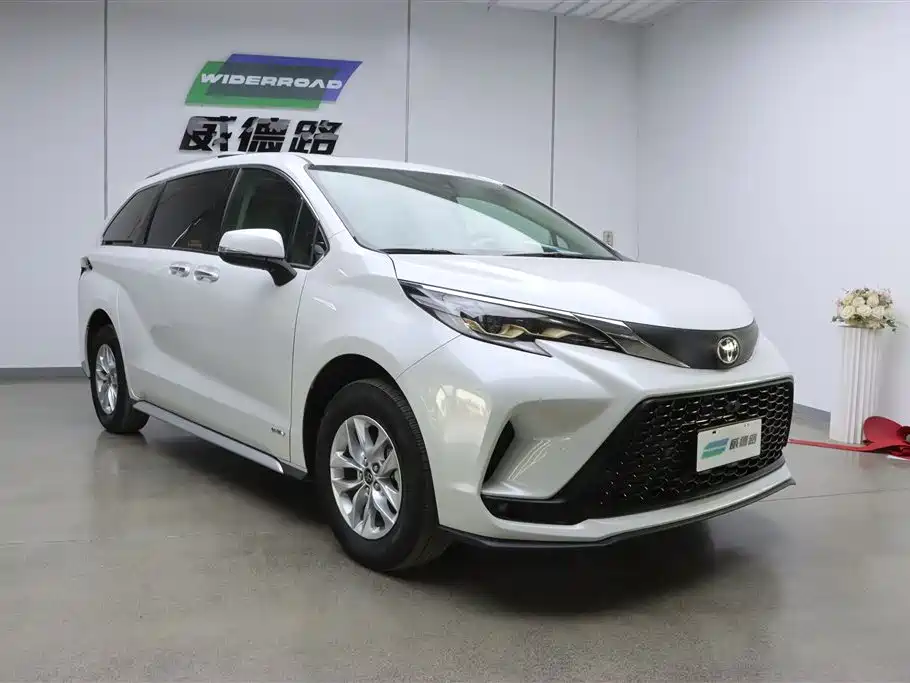 Toyota Granvia 2024 2.5L Hybrid Comfort фото 4