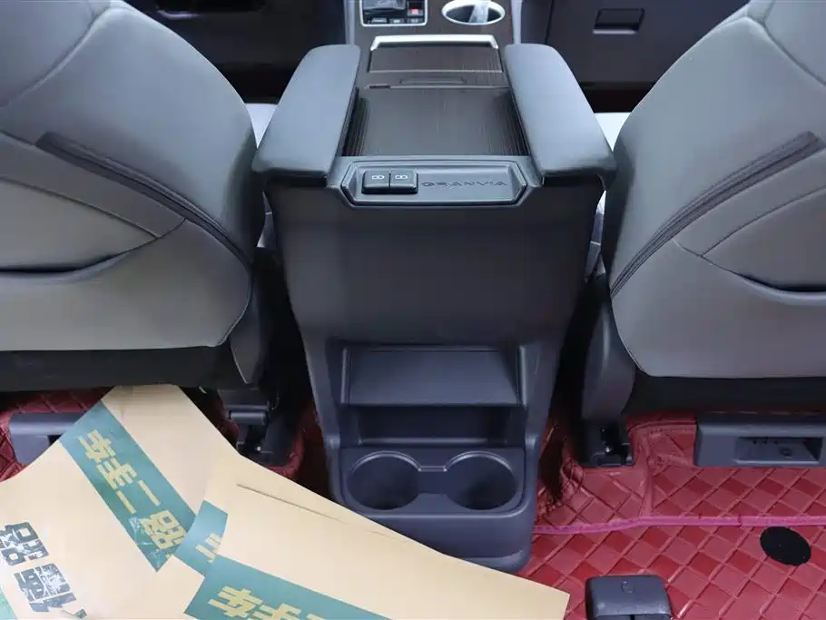 Toyota Granvia 2024 2.5L Hybrid Comfort фото 18