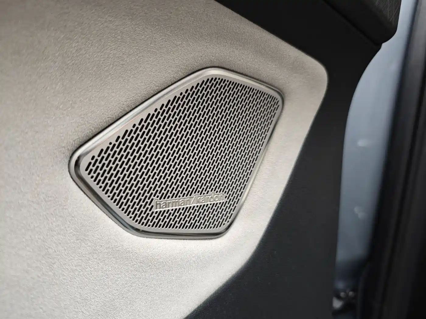 Volkswagen Talagon 2025 450TSI R-Line 6-Seater фото 16