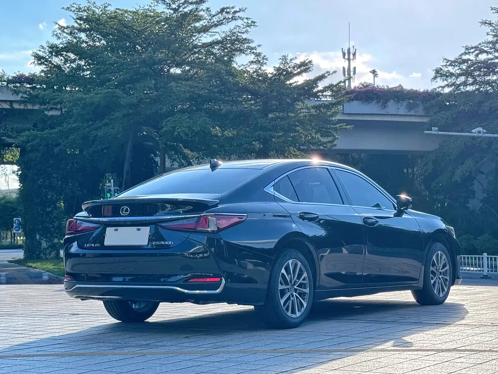 Фото 6 - Lexus ES
