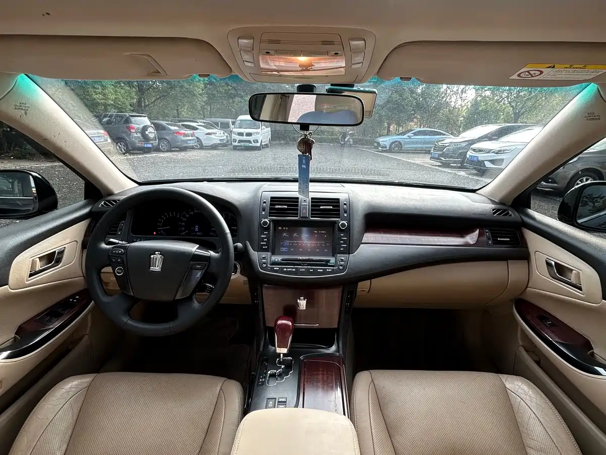 Toyota Crown 2011 2.5L Royal Leather Sunroof Special Edition фото 8