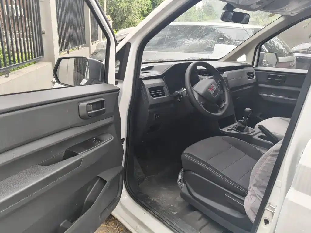Wuling Motors Wuling Hongguang PLUS 2026 2020 1.5L Manual Standard 5-seater