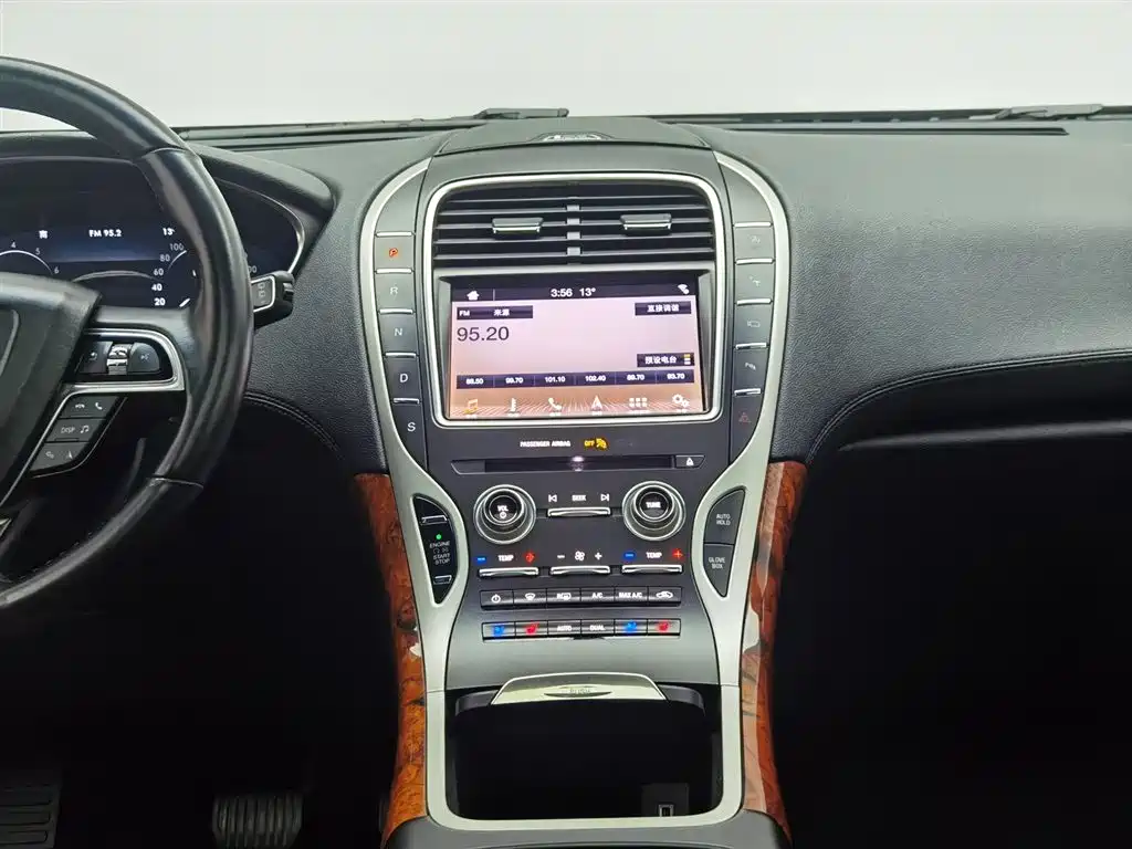 LINCOLN NAVIGATOR (IMPORT)