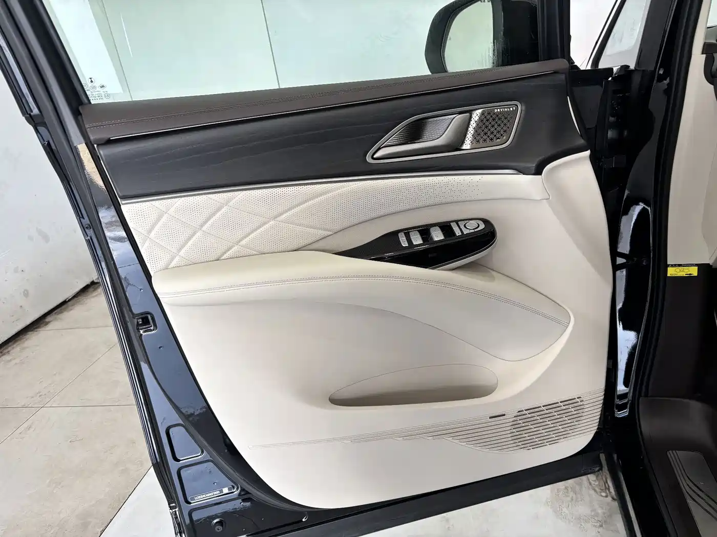 Denza D9 2025 2025 Model DM-i Smart Drive Edition 1020 AWD Flagship