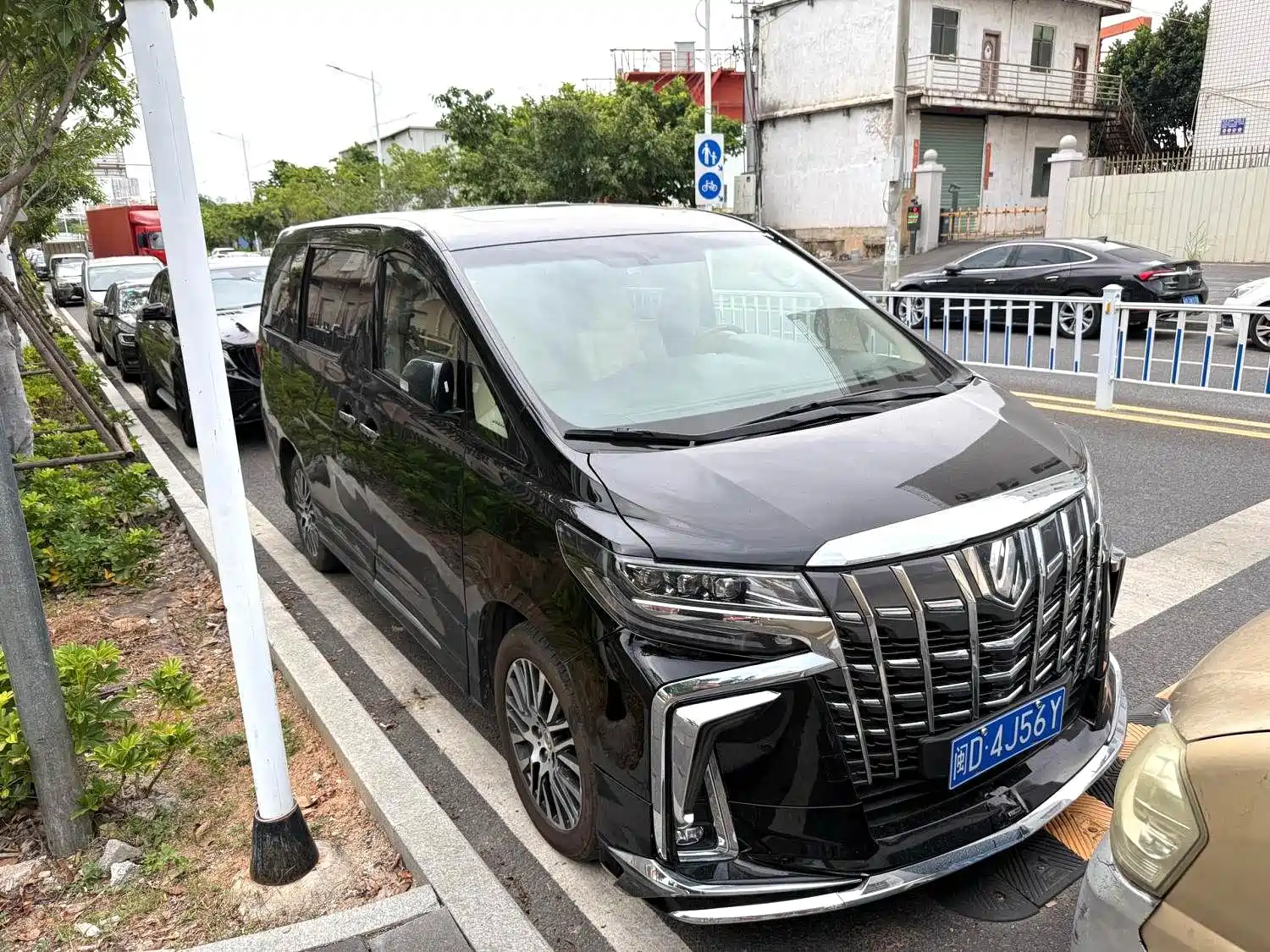 صورة 1 - Toyota Alphard