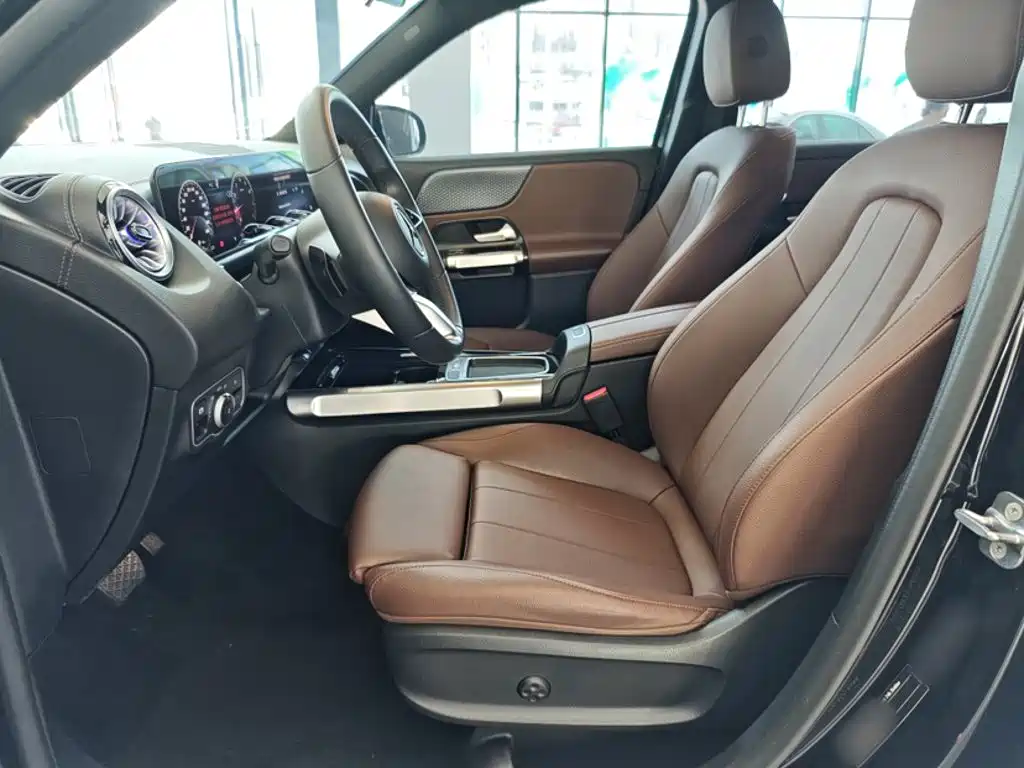 Фото 20 - Mercedes-Benz GLB