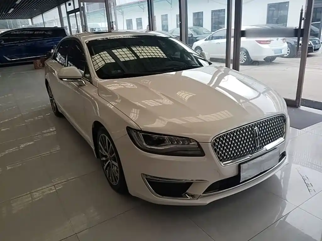 Фото 4 - Lincoln MKZ