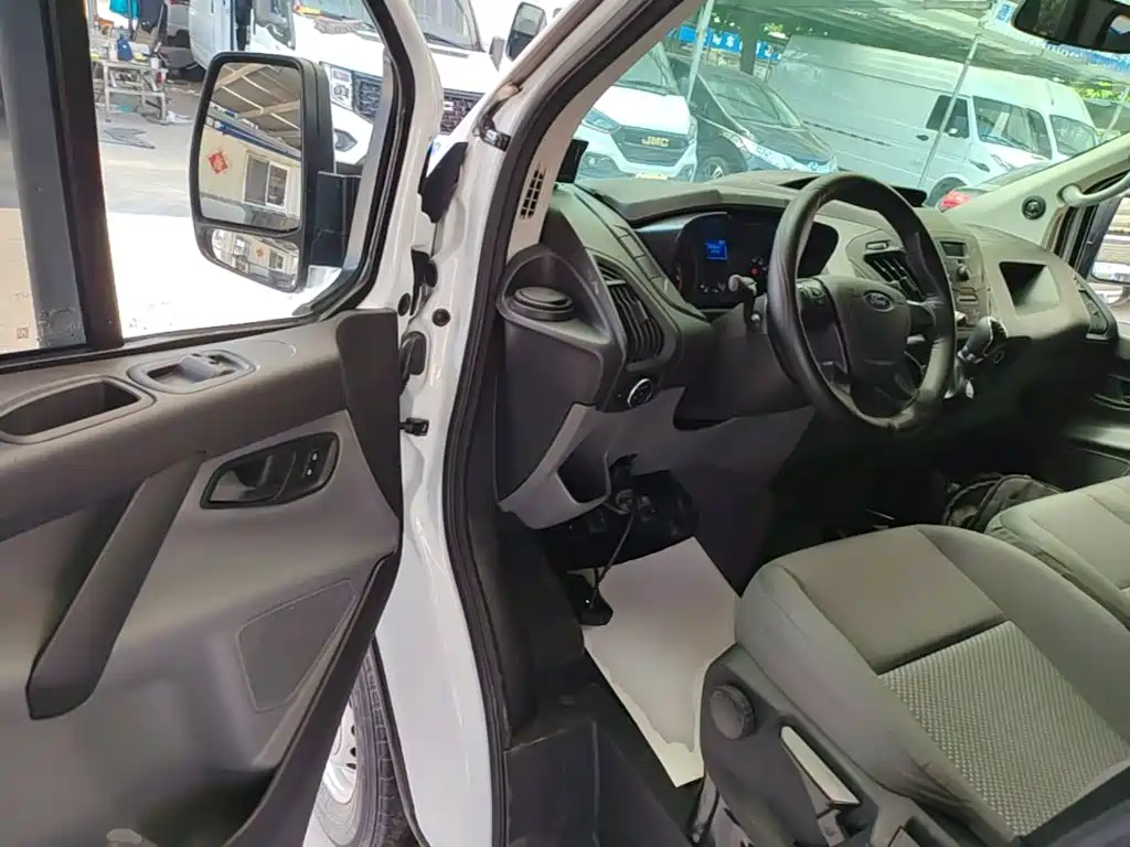 Ford Transit 2023 2019 2.0T Diesel Multi-Purpose Commercial Vehicle Short Wheelbase Low Roof 6-Seater China VI