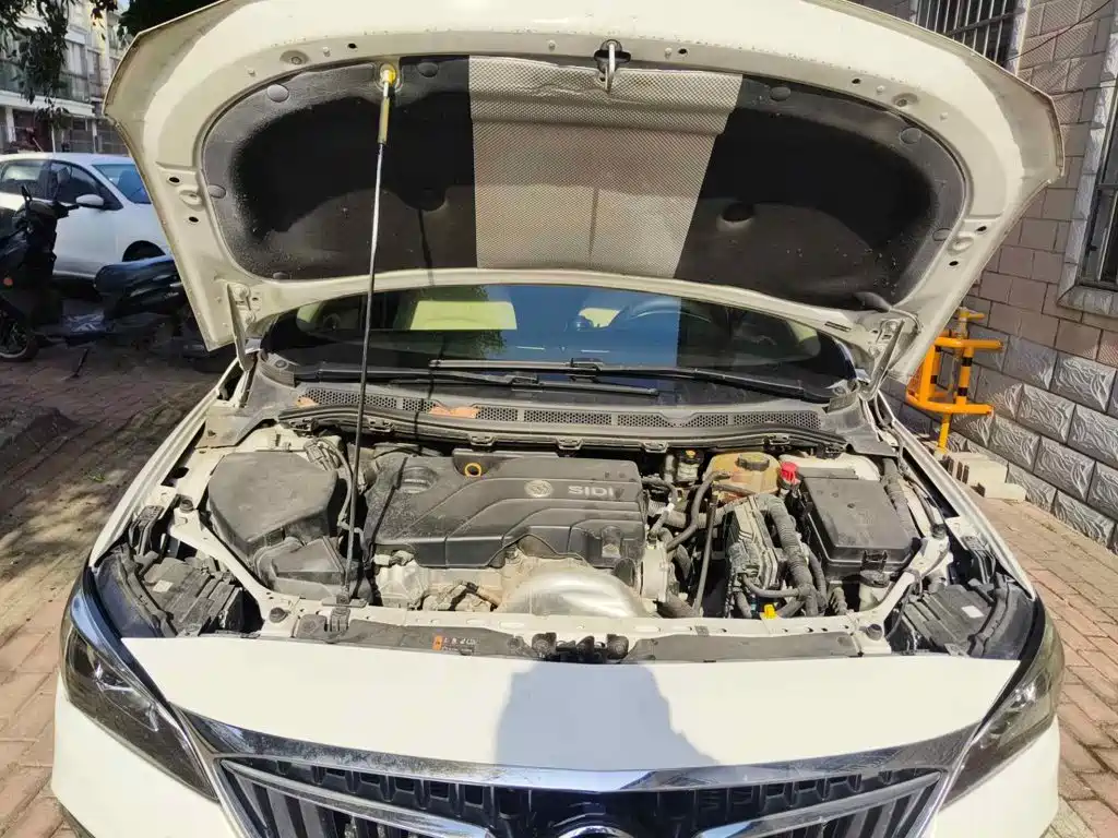 Photo 3 - Buick Verano