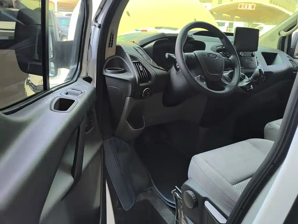 Ford Transit 2023 2019 2.0T Diesel Multi-Purpose Commercial Vehicle Short Wheelbase Low Roof 6-Seater China VI