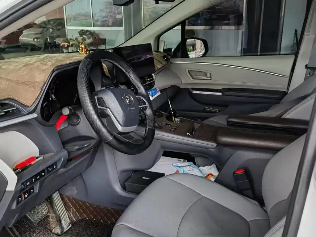 Toyota Granvia 2025 2024 2.5L Hybrid Comfort