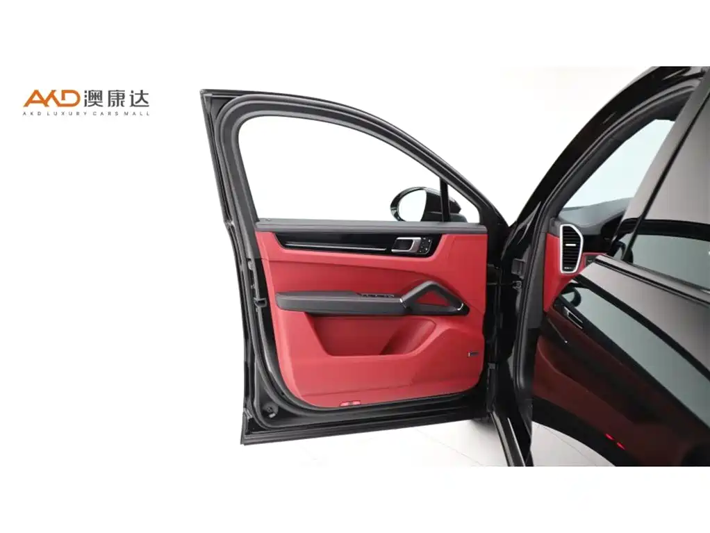Photo 10 - Porsche Cayenne
