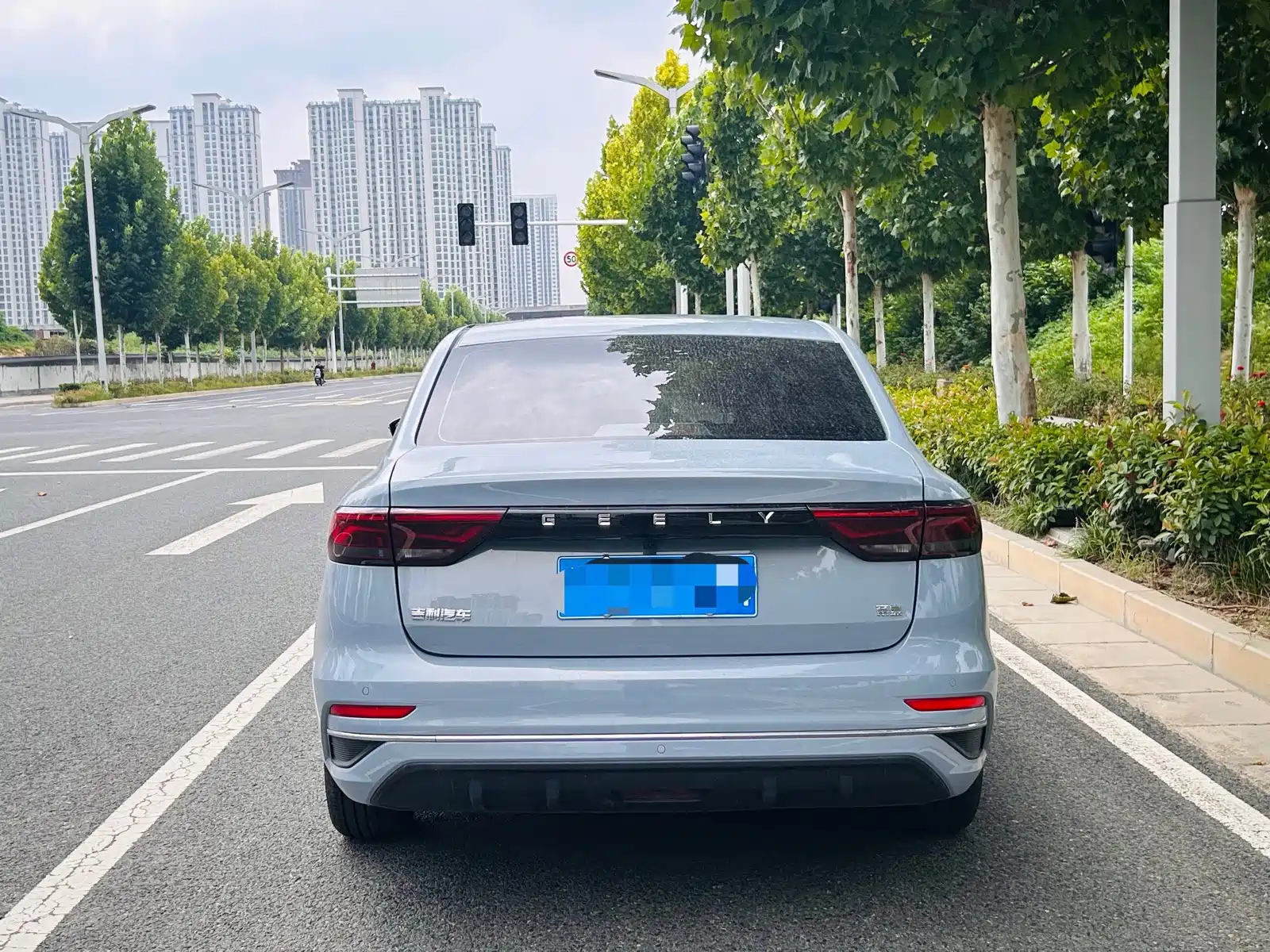 Фото 8 - Geely Emgrand