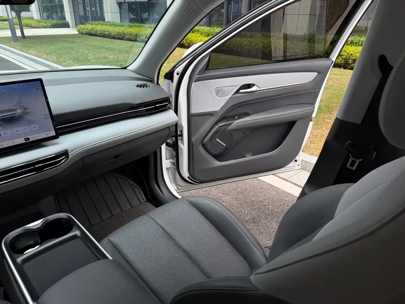 Besturn Yueyi 03 2025 2025 Model 565km Leisure Edition