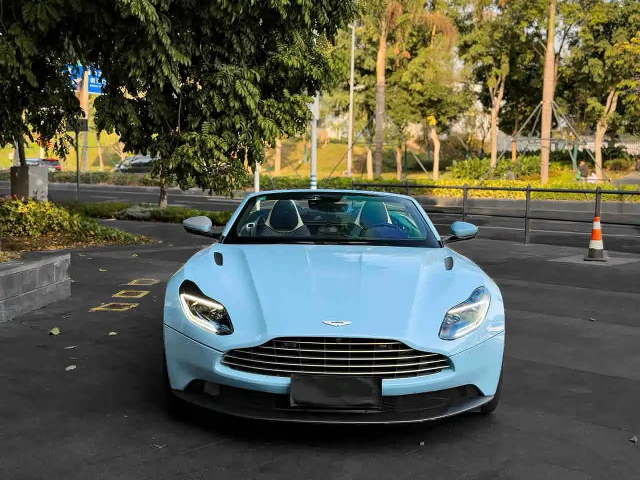 ASTON MARTIN DB11