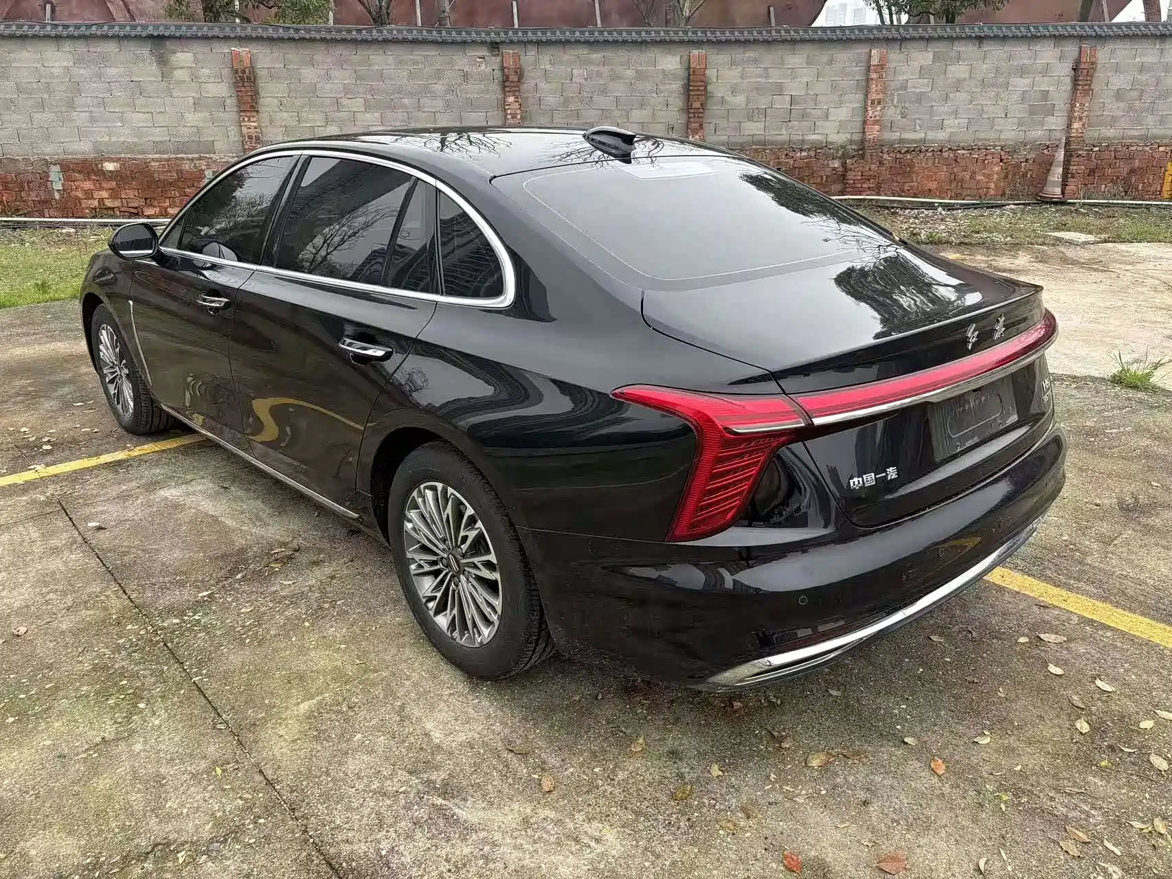 Photo 6 - Hongqi H5
