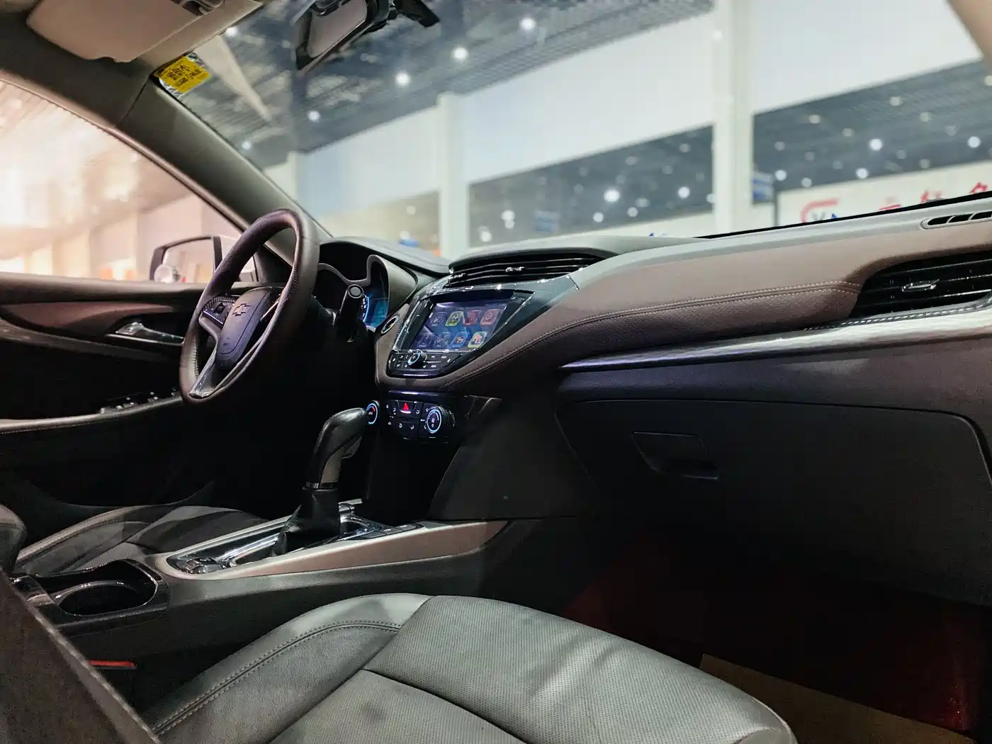 Chevrolet Malibu 2017 1.5T Automatic Luxury Edition фото 8