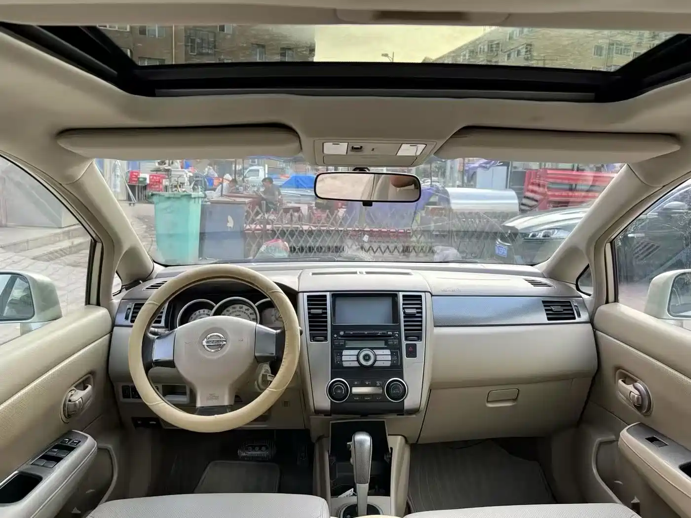صورة 7 - Nissan Tiida
