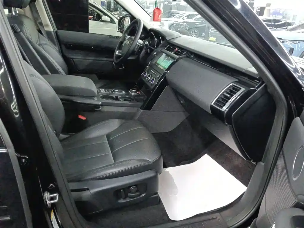 Land Rover Discovery 2018 3.0 SC V6 SE фото 25