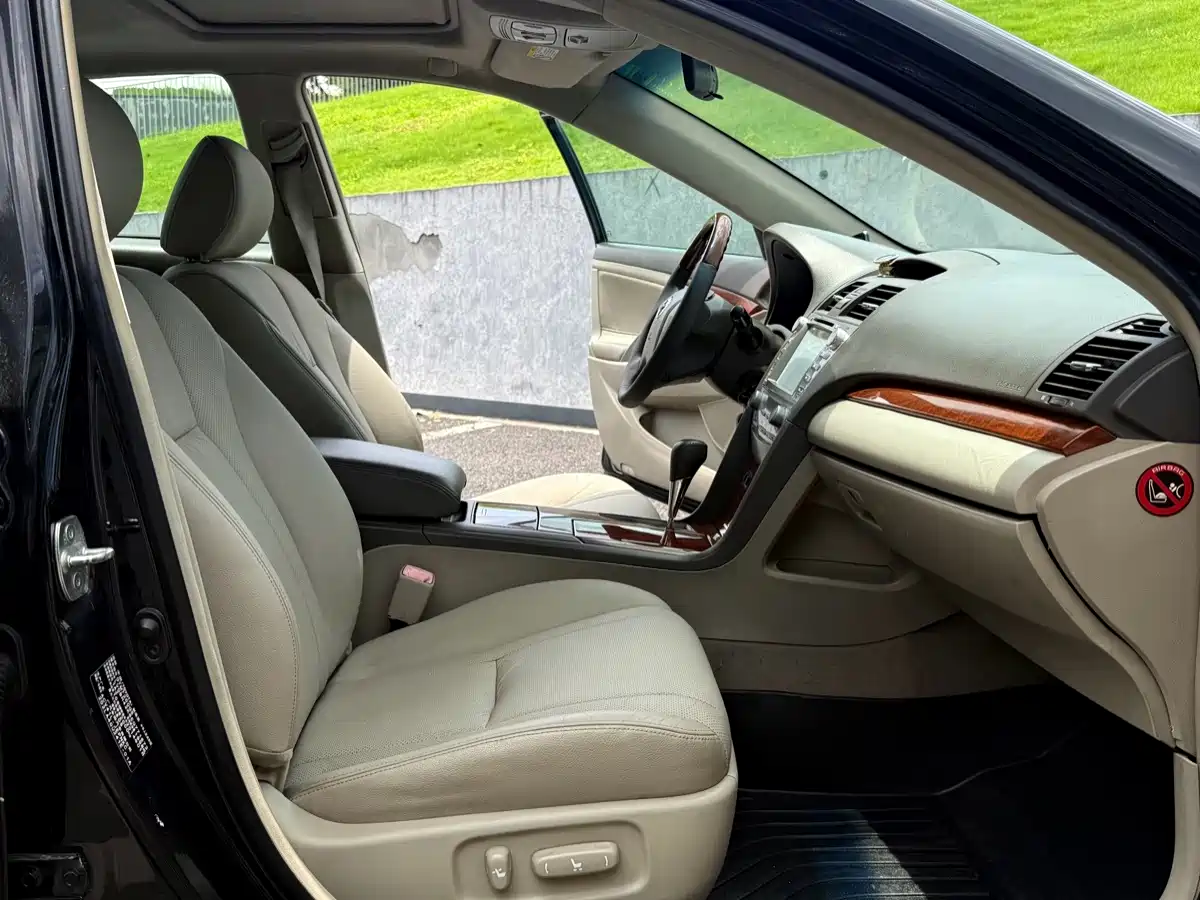 Photo 11 - Toyota Camry